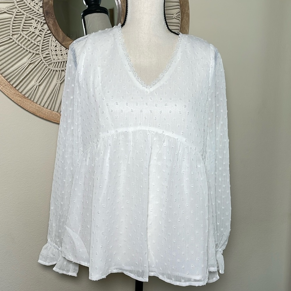 Andre’e by Unit white baby doll top with lace puffed detail Slightly sheer NWT S